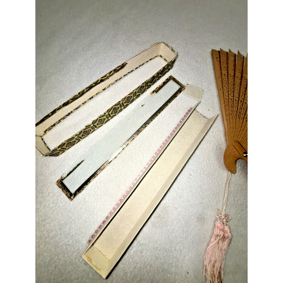 Vtg Japanese Ornate Hand Carved Bamboo or Sandalwood Handheld Fan in Damaged Box - Picture 5 of 11